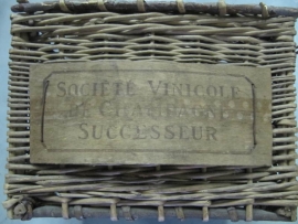 Heel oud champagne mandje