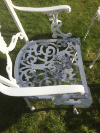 Brocante table with four chairs
