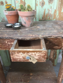 Vintage tafeltje met lade*