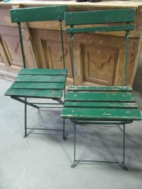 Oud tafeltje/ 2 stoelen