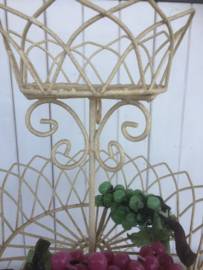 Oude metalen etagere