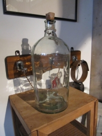 Oude brocante glazen fles.