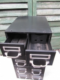 Oud metalen archiefkastje met 2 laden ***