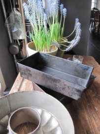 Oude brocante rechthoekige broodblik