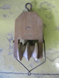 Oude houten katrol