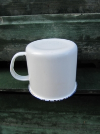 Witte emaille mok met blauw randje