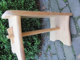 Leuk houten voetenbankje