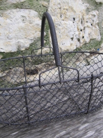 Oude stevige metalen brocante Franse mand met hengsel
