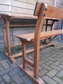 Antieke ( school ) tafel en bank