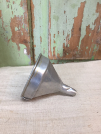 Brocant aluminium trechtertje