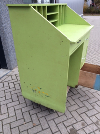 Oud  Frans  industrieël  werkplaats buro/kastje