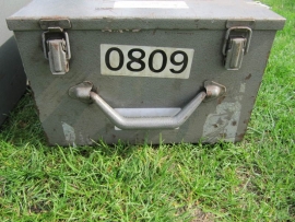 Metalen kistje met deksel