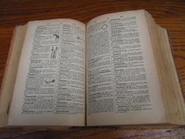 Oude Pierre Larousse geïllustreerd woordenboek