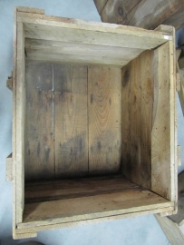 Grote zware houten kist