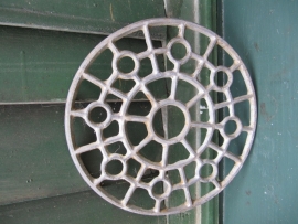 Brocante metalen onderzetter