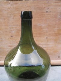 Oude groene tapse gistfles