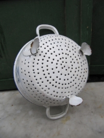 Oud brocante Saksich blauw vergietje op pootjes