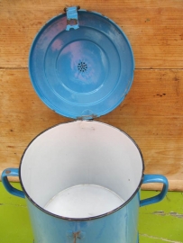 Enamel old grease jar in beautiful blue. 15 liter