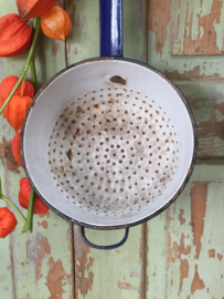 Brocante emaille vergiet met steel