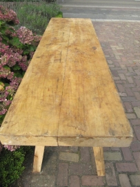 Oude Hongaarse tafel met 7 cm dik blad