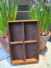Oude houten kaartenbak