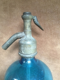 Antieke blauwe spuitfles