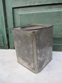Square zinc-colored stock tin with lid