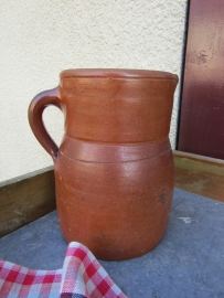 Oude Franse aardewerk schenkkan