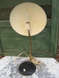 Leuke industriele burolamp met platte ronde kap.
