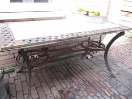 Brocante French cast-iron table with marble top