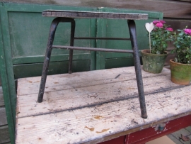 Brocant industrial metal stool