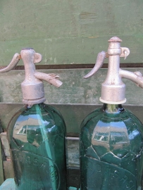 Brocante facet seltzer bottle in green