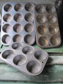 Very nicely edited old muffin tin with 8 compartments