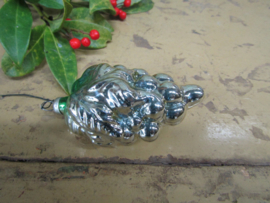 Leuke oude brocante glazen kerstboomdruiventrosje