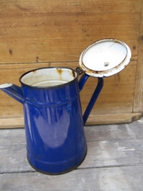 Brocante emaille blauwe koffiekan donkerblauw
