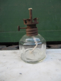 Oud klein glazen oud olielampje