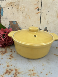 Brocante aardewerk schaal met deksel