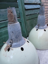 Mooie groene hanglamp met emaille kap