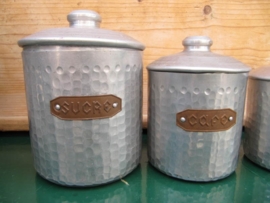 Franse brocante set van 4 aluminium voorraadblikjes