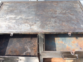 Oude industriële metalen kast