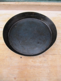 Pastry dish form.