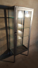 Oude gepolijste (apothekers) kast
