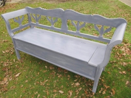 Hungarian boxed bench lavender colour. Good quality!