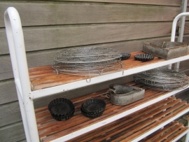 Very nice old mobile bread or pies rack
