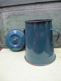 Beautiful cute green enamel stock pot