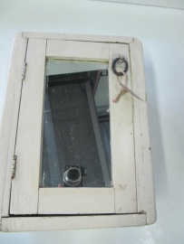 Brocante (shaving) cabinet with mirror