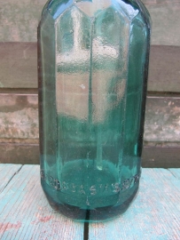 Brocante facet seltzer bottle in green