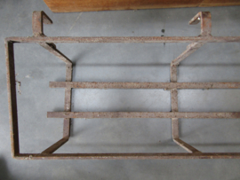 Brocant metalen bloembak