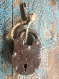 Ijzeren hangslot met sleutel