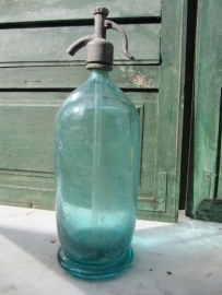 Antieke spuitfles in aqua- blauw/groen inhoud 2 liter